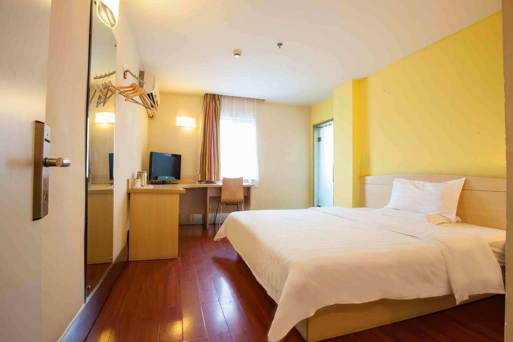 7Days Inn Wuzhou South Railway Station Cangwu Quarto foto